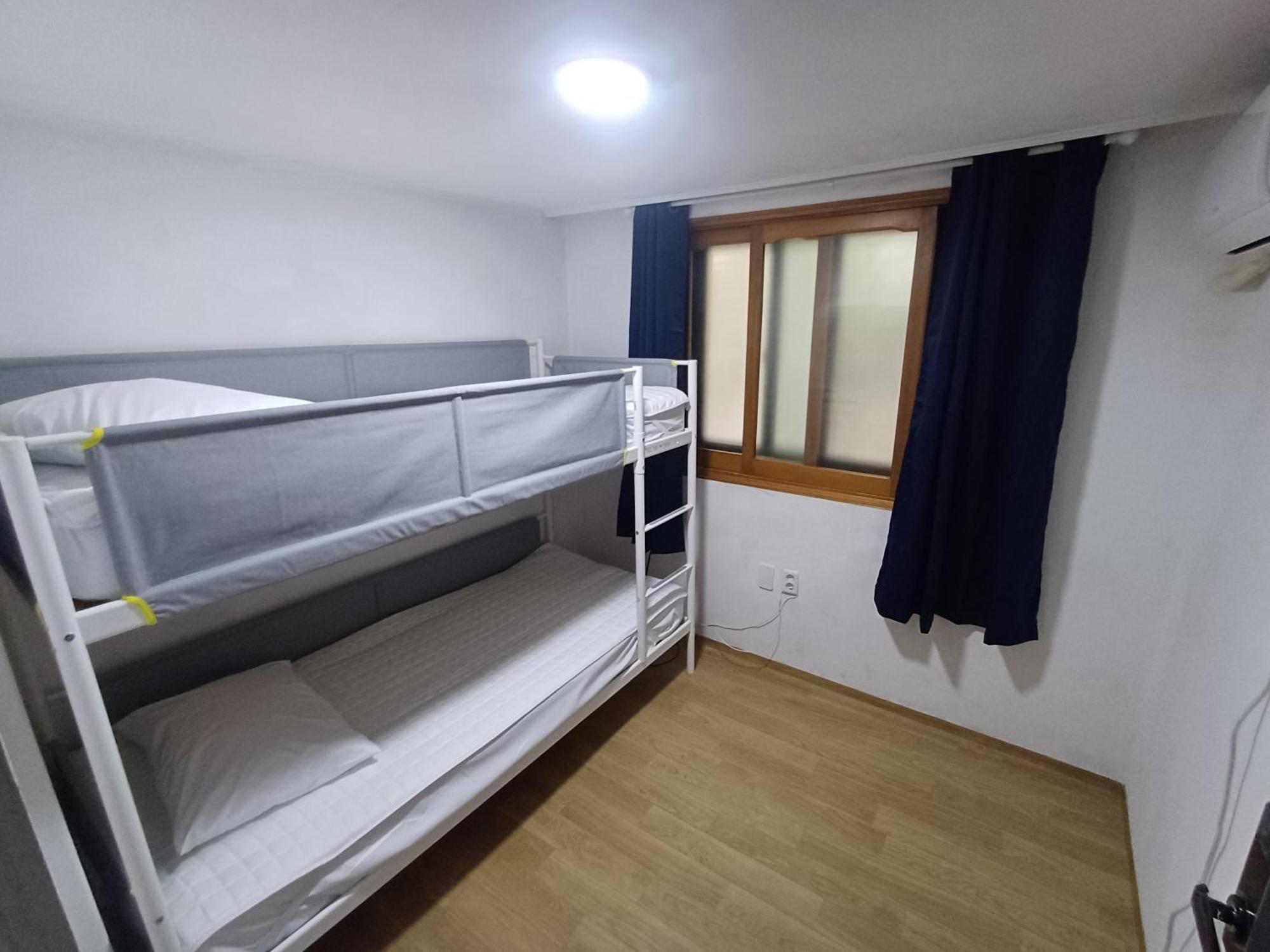 Ocean'S Guesthouse - Foreigners Only Seoul Exterior photo